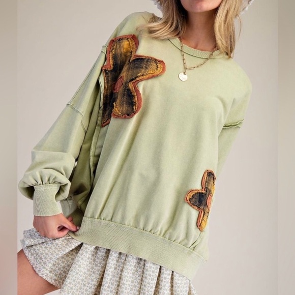 easel Tops - Womens Easel Sage Pullover Sweatshirt with Flower Appliqués Medium Soft